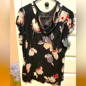 Maurice’s Black and Floral Shoulder Sleeve Dress Top- Size: 1